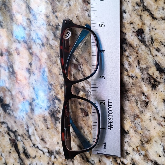 Readers - Picture 4 of 6